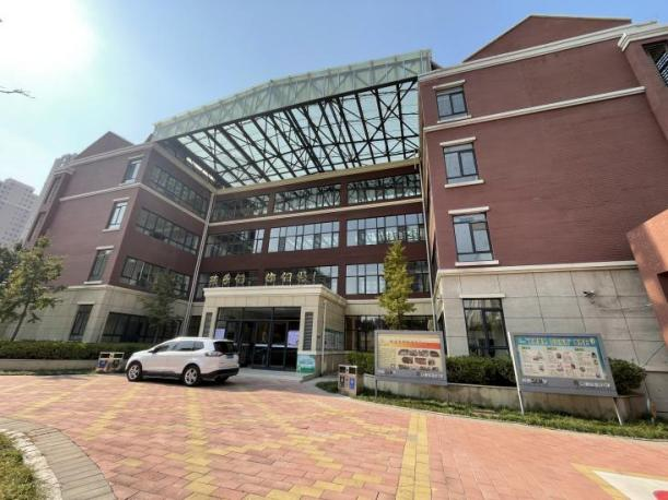 石家庄立德实验小学教学楼钢结构屋顶变形